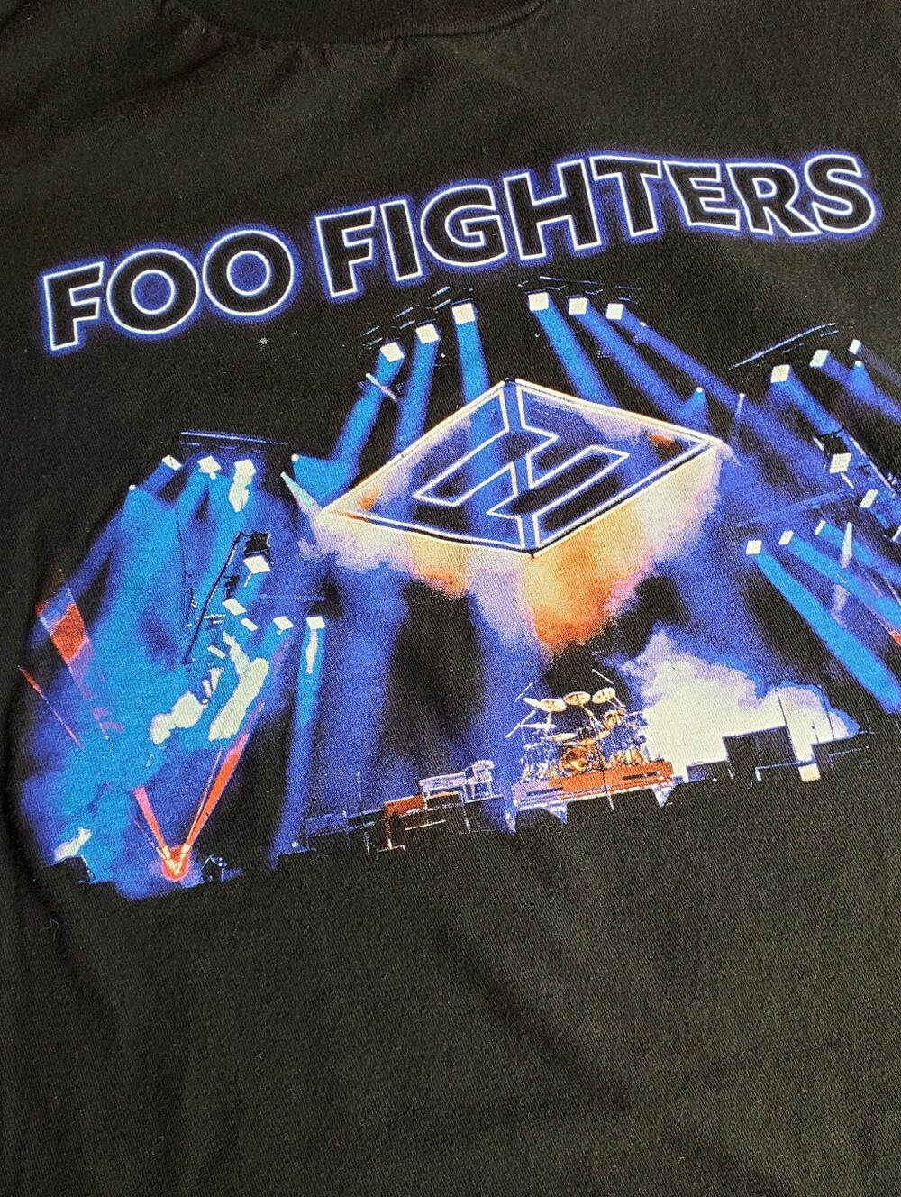 2018 Foo Fighters World Tour Tee Shirt Sz L. 2 Sided Print.